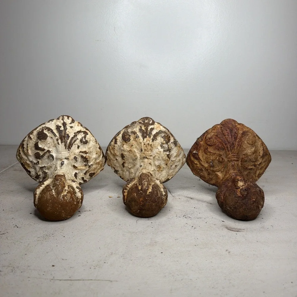 Set of 3 Antique Cast Iron Victorian Clawfoot Bath Tub Feet Ball Fleur De Lis